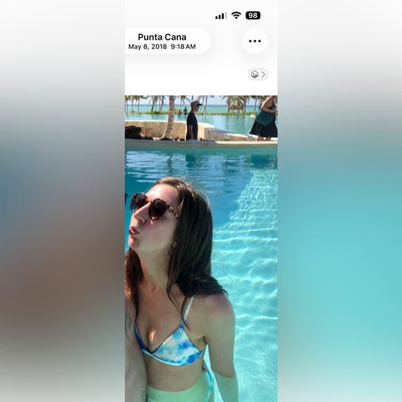 Blue tie dye neoprene triangl bikini set and drawstring backpack - Picture 2 of 4